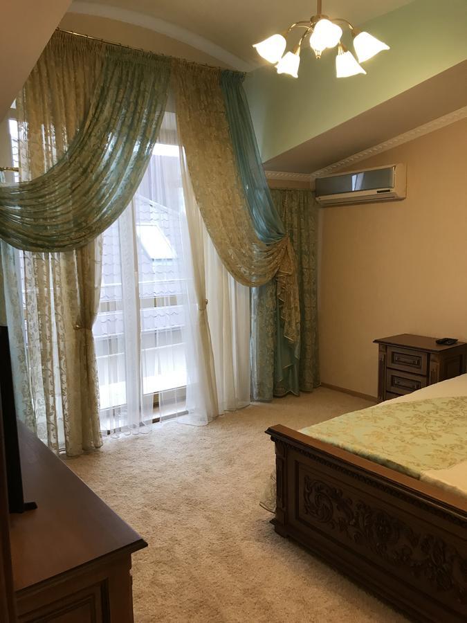 дворівневі Antique Apartment *